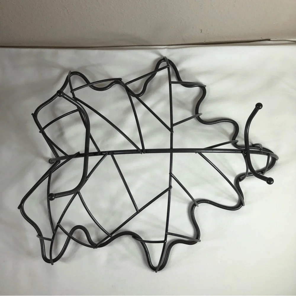 Metallic Sturdy & Durable Leaf Shaped Wire Fruit Basket Tabletop Decor